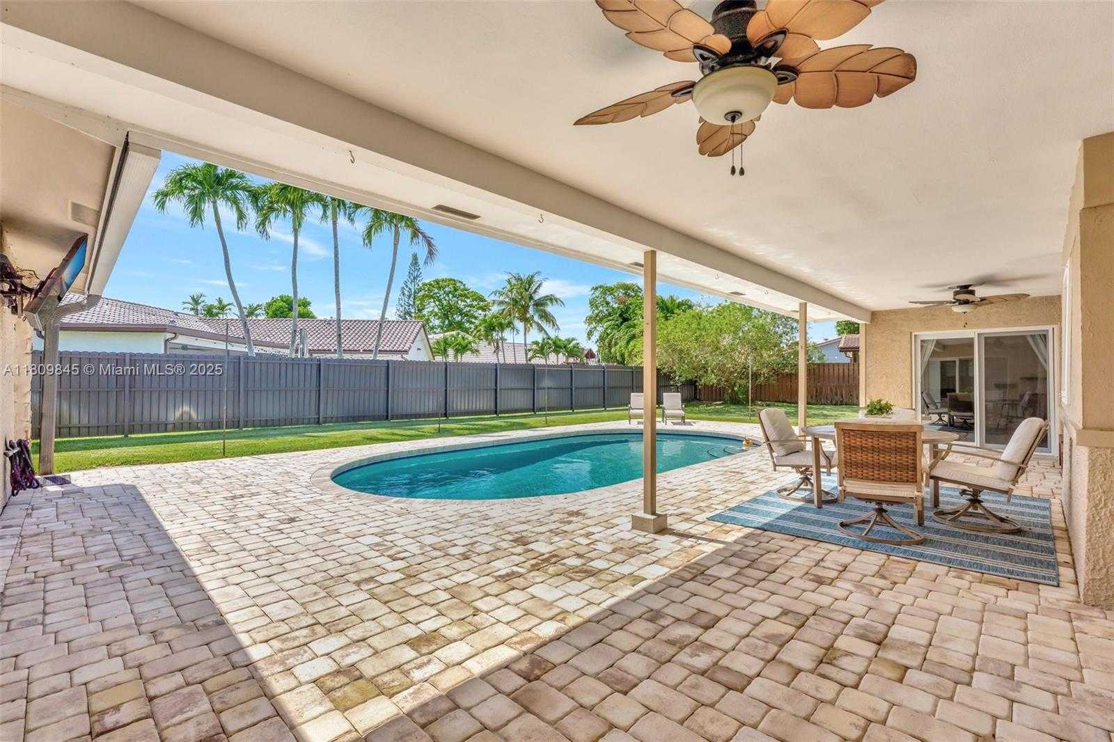 Small Image of 651 EAST LAKE DASHA DR, Plantation Number 31
