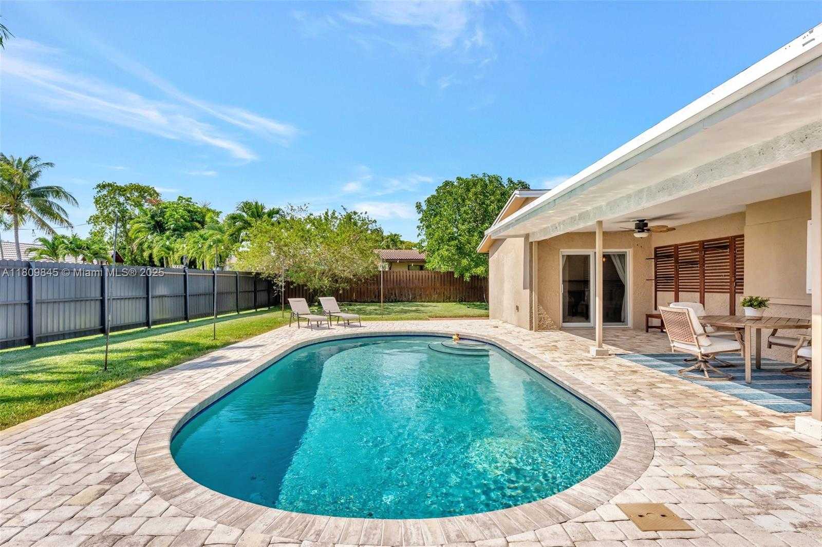 Small Image of 651 EAST LAKE DASHA DR, Plantation Number 33