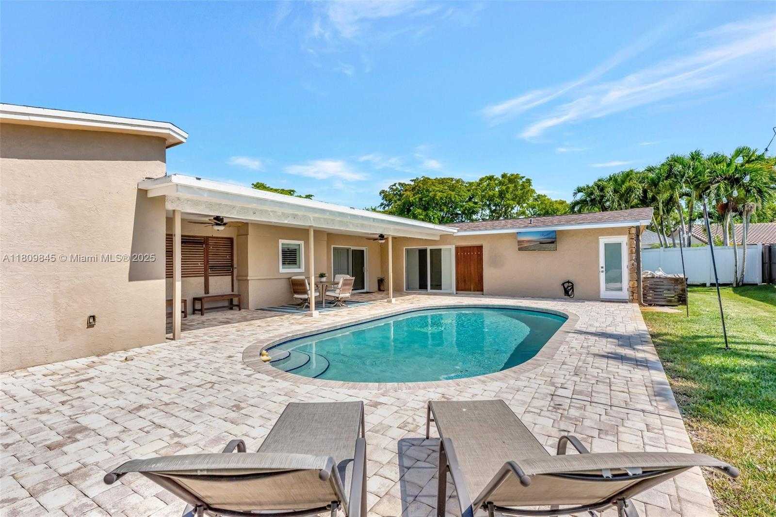 Small Image of 651 EAST LAKE DASHA DR, Plantation Number 35