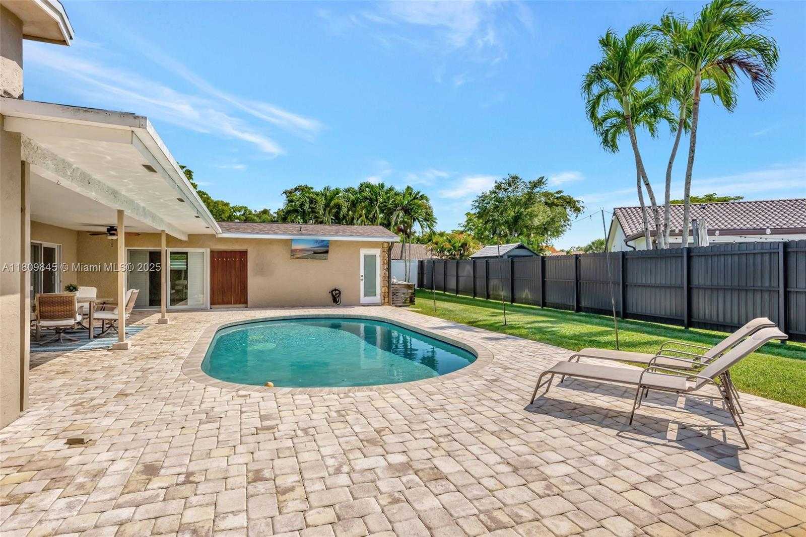 Small Image of 651 EAST LAKE DASHA DR, Plantation Number 36