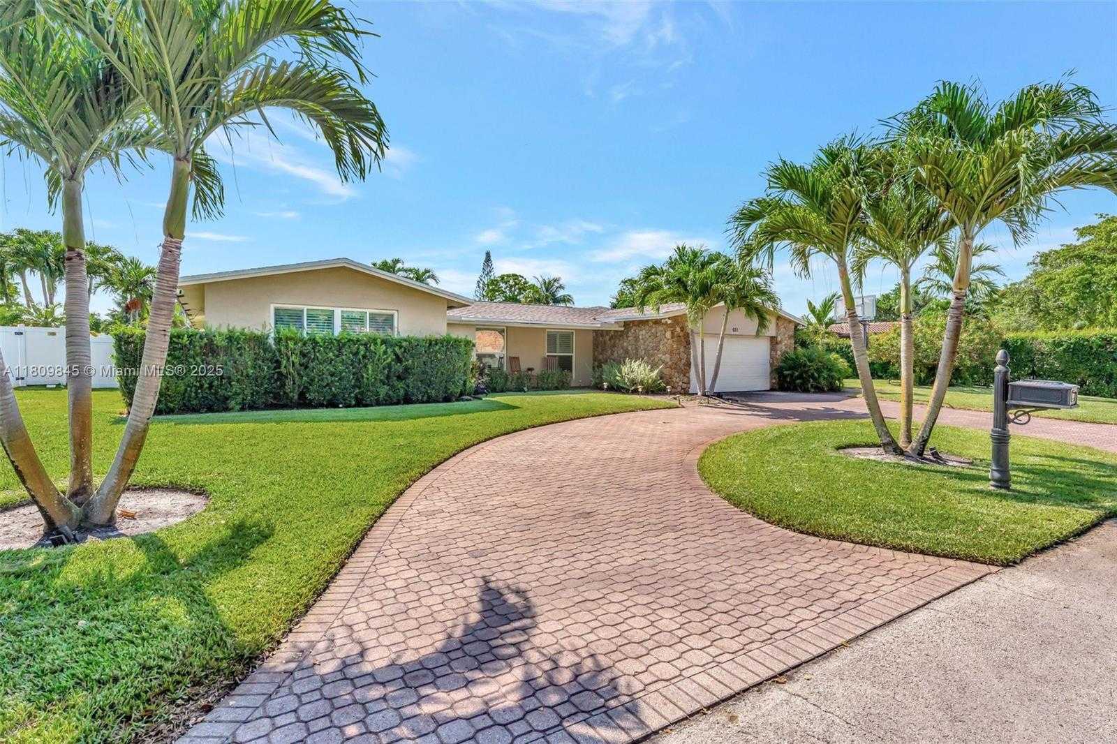 Small Image of 651 EAST LAKE DASHA DR, Plantation Number 41