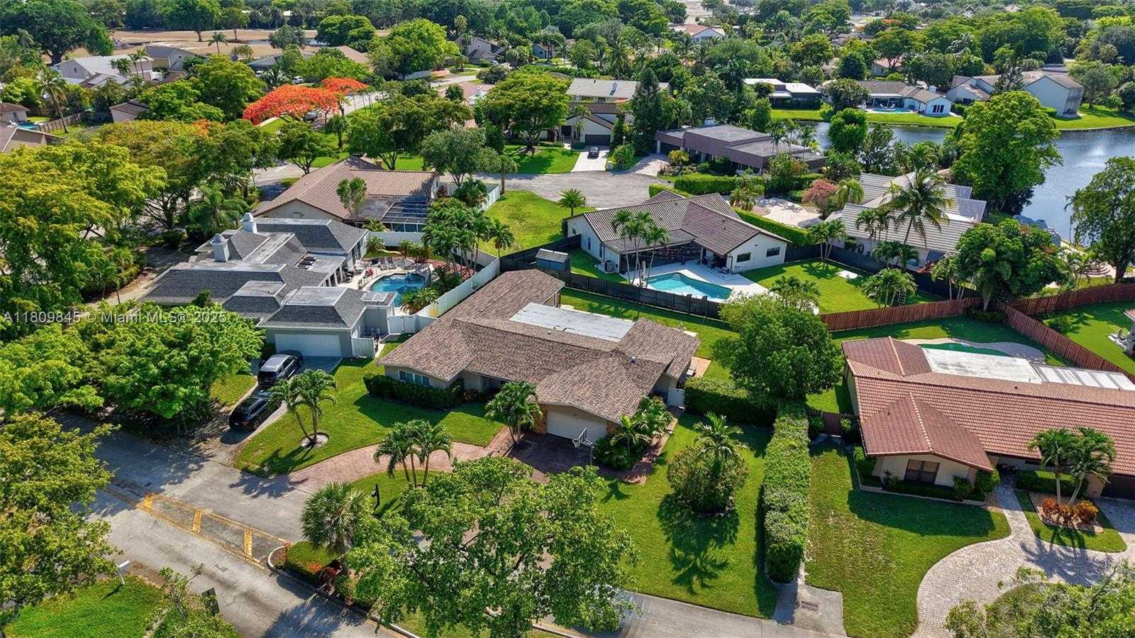 Small Image of 651 EAST LAKE DASHA DR, Plantation Number 51