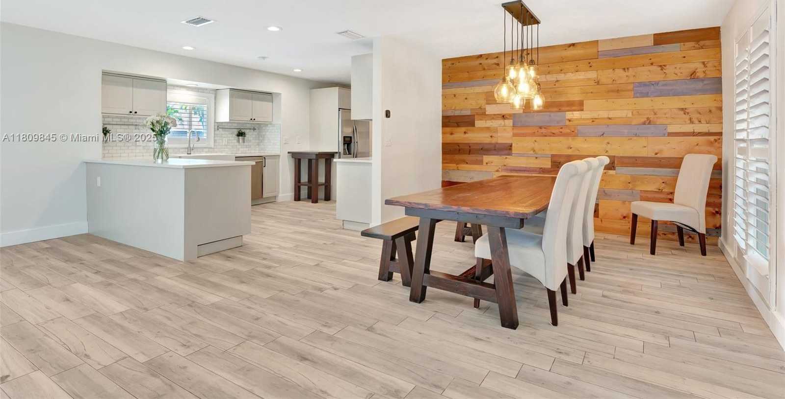 Small Image of 651 EAST LAKE DASHA DR, Plantation Number 7