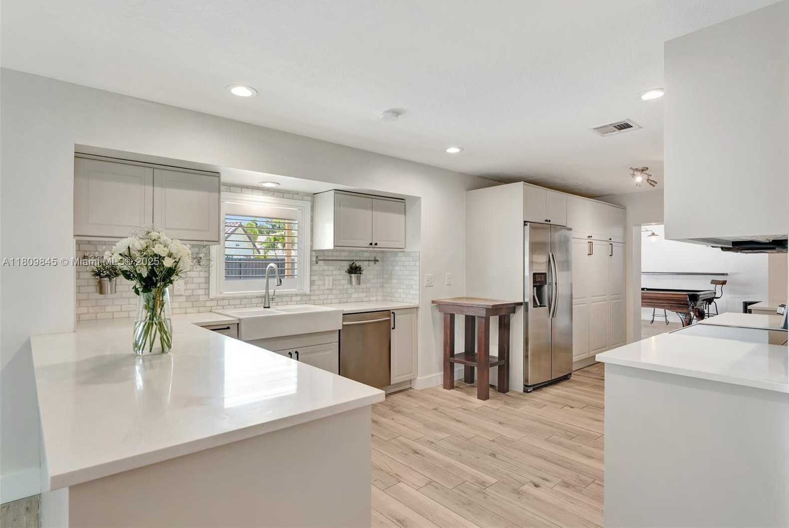 Small Image of 651 EAST LAKE DASHA DR, Plantation Number 9