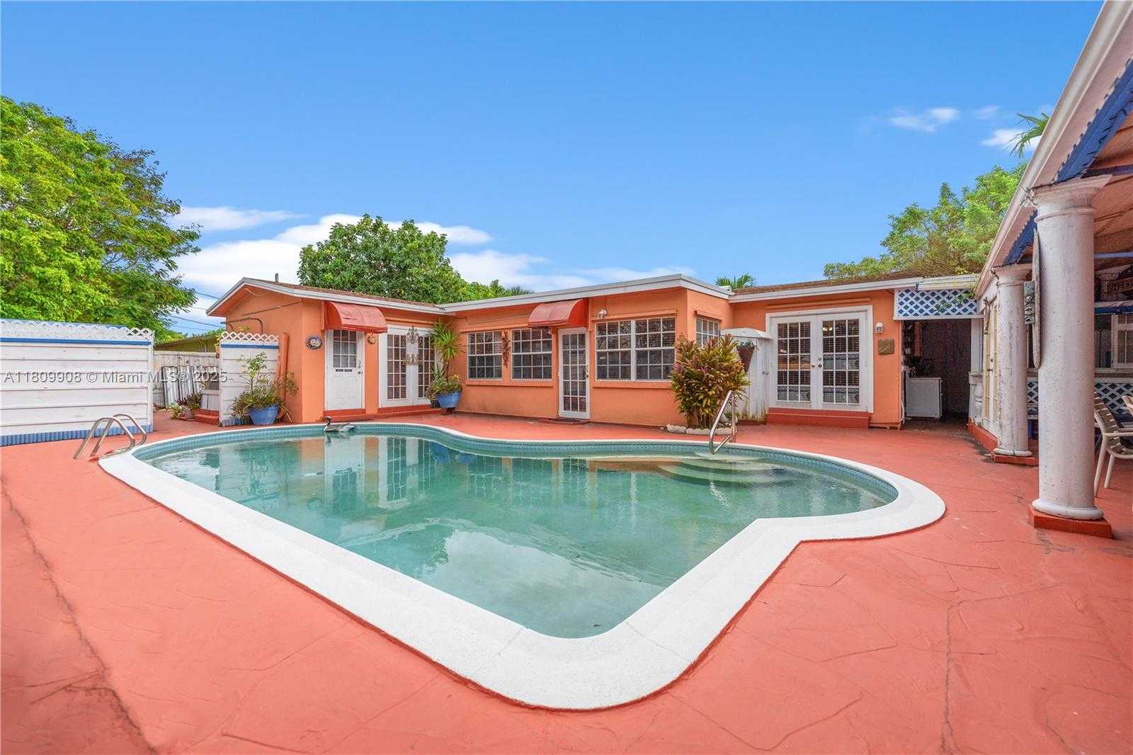 Small Image of 7051 SOUTH WEST 2ND CT, Pembroke Pines Number 15