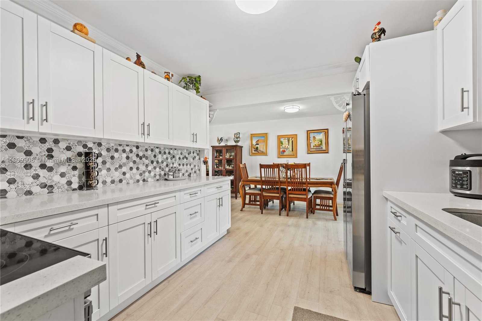 Small Image of 7051 SOUTH WEST 2ND CT, Pembroke Pines Number 7