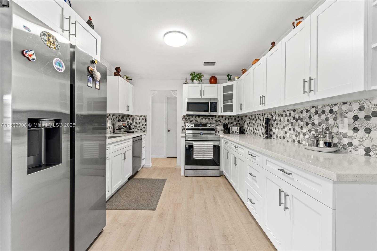 Small Image of 7051 SOUTH WEST 2ND CT, Pembroke Pines Number 8