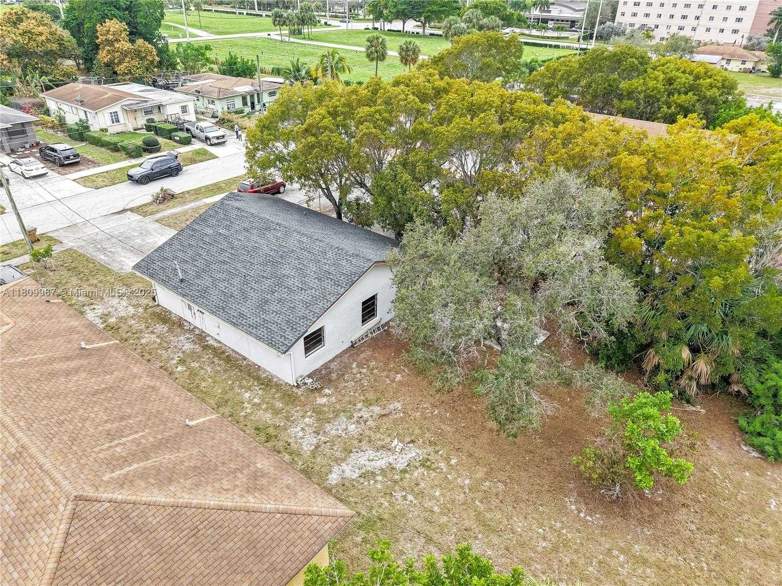 Small Image of 235 SOUTH WEST 3RD CT, Deerfield Beach Number 14