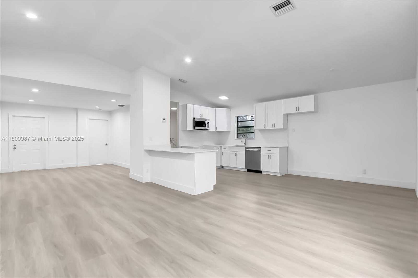 Small Image of 235 SOUTH WEST 3RD CT, Deerfield Beach Number 2