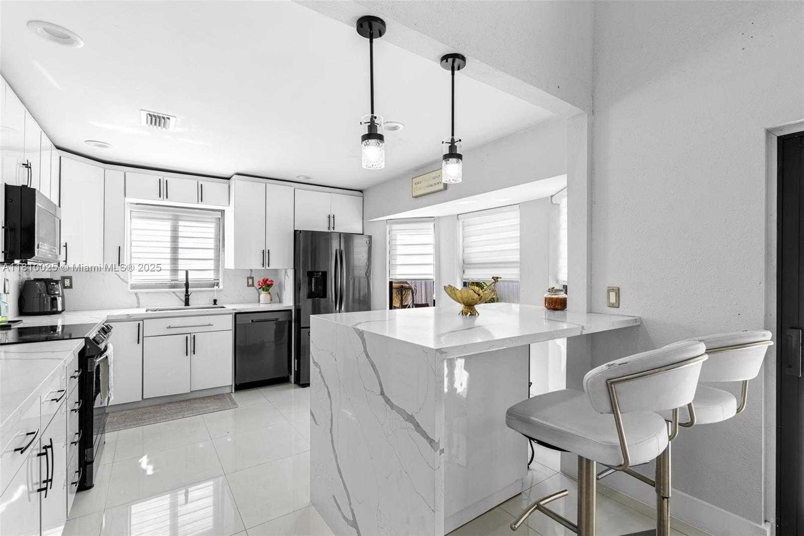 Small Image of 8279 NORTH WEST 199TH ST, Hialeah Number 12