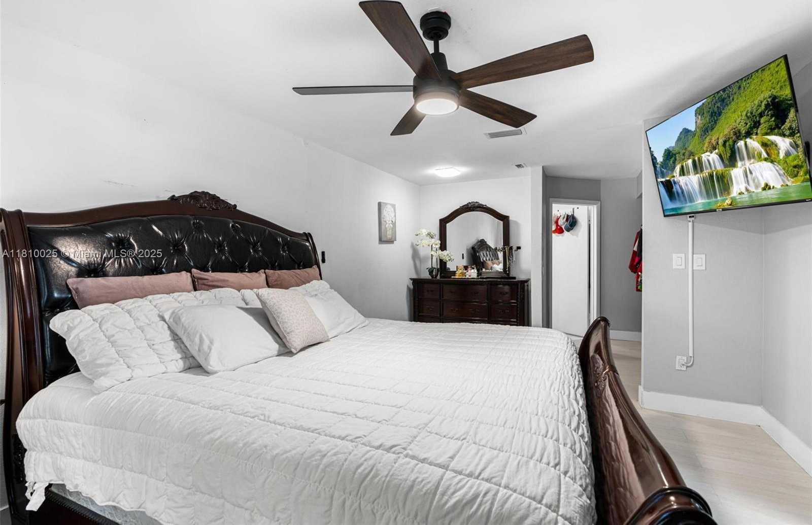 Small Image of 8279 NORTH WEST 199TH ST, Hialeah Number 15