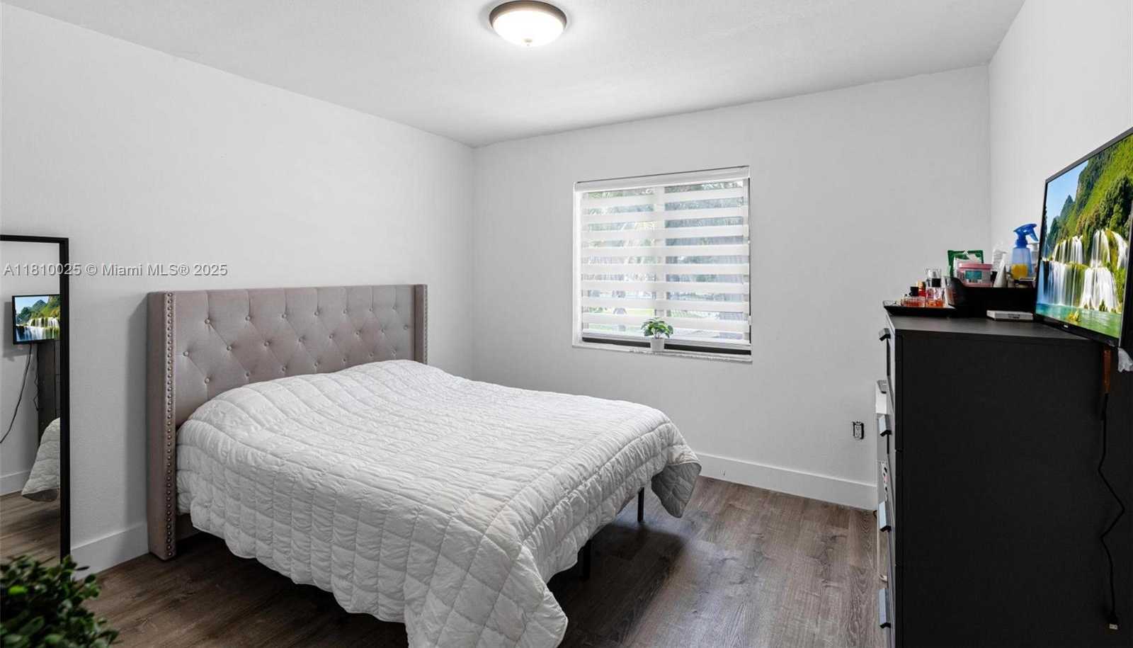 Small Image of 8279 NORTH WEST 199TH ST, Hialeah Number 19
