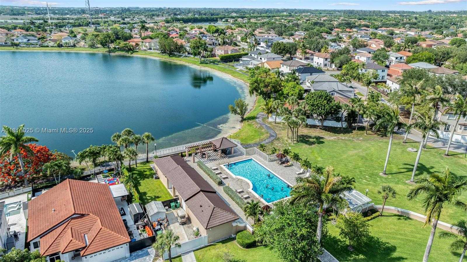 Small Image of 8279 NORTH WEST 199TH ST, Hialeah Number 30