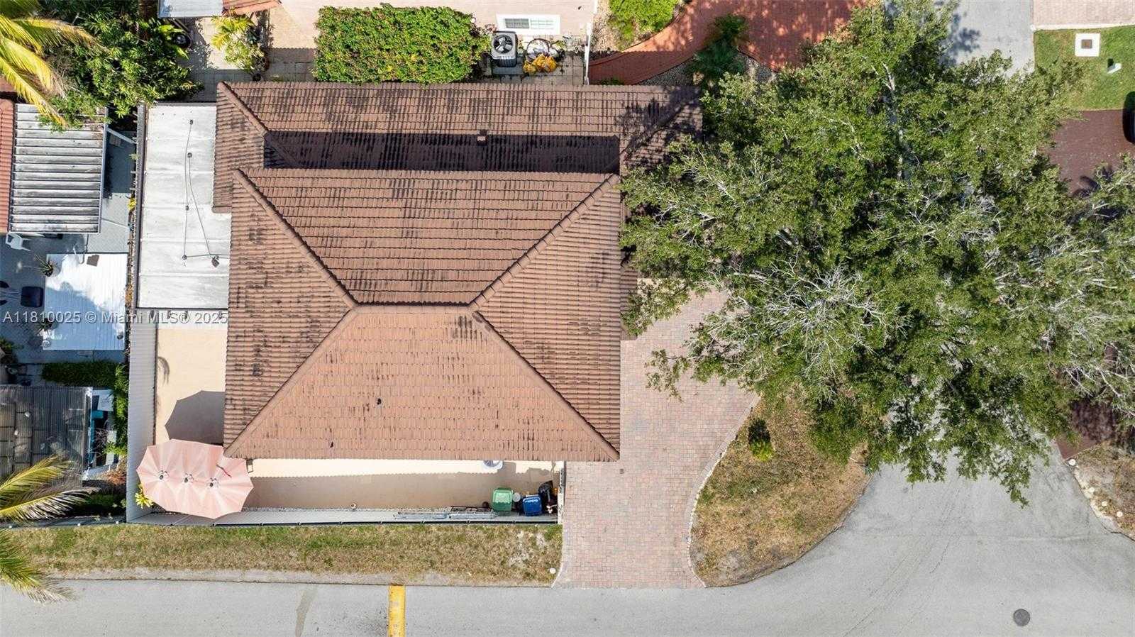 Small Image of 8279 NORTH WEST 199TH ST, Hialeah Number 32