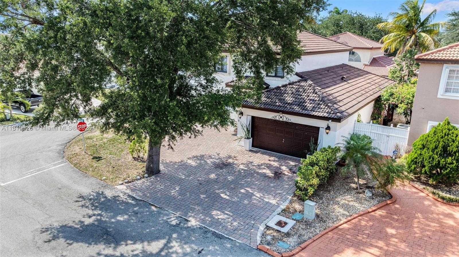 Small Image of 8279 NORTH WEST 199TH ST, Hialeah Number 37