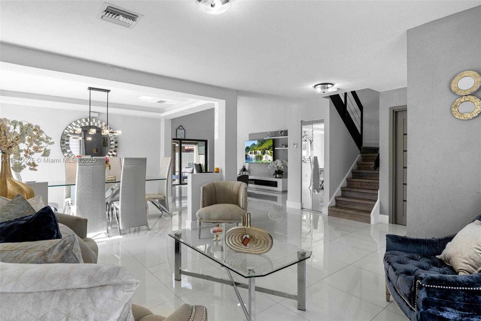 Small Image of 8279 NORTH WEST 199TH ST, Hialeah Number 4