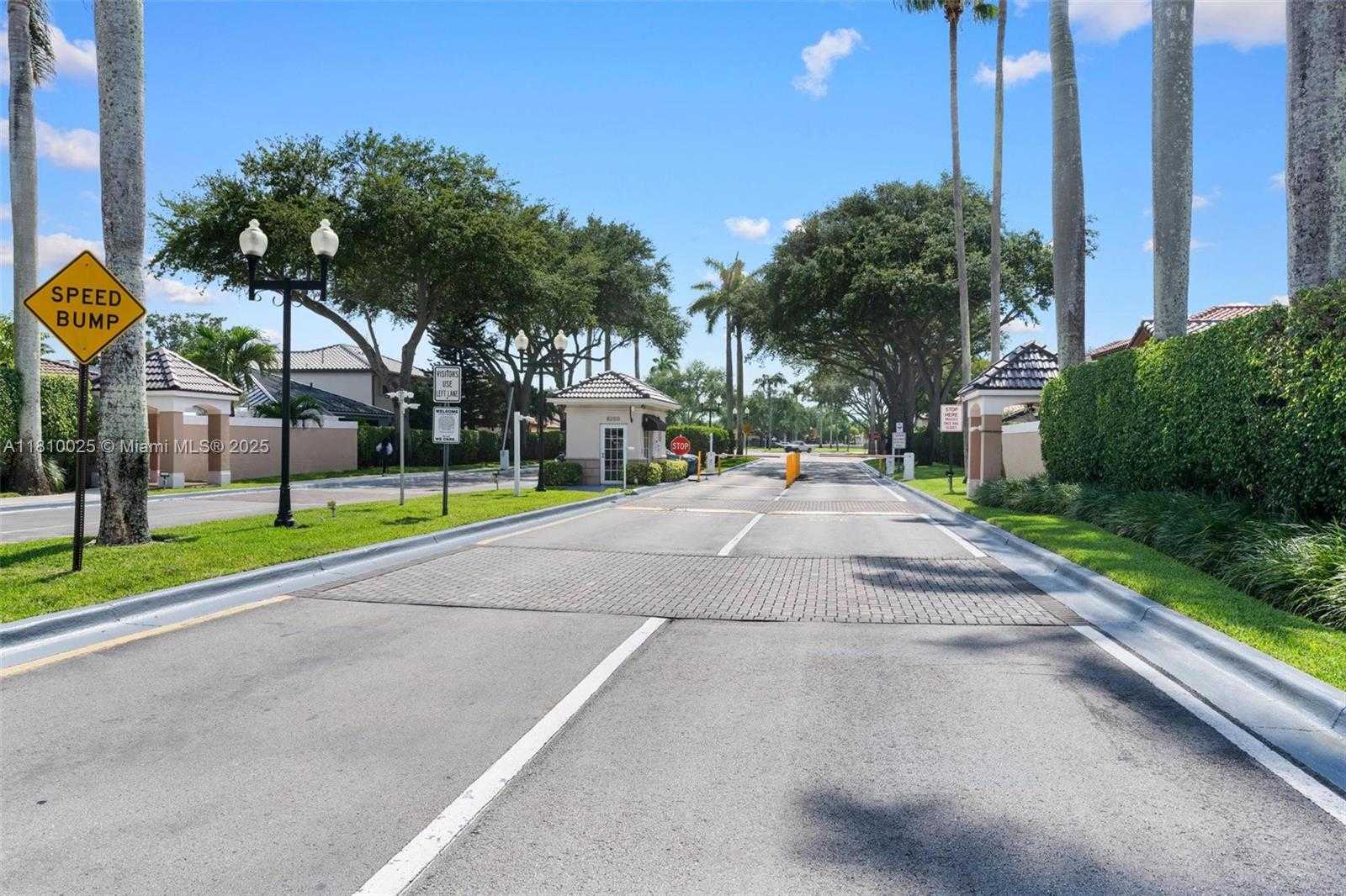 Small Image of 8279 NORTH WEST 199TH ST, Hialeah Number 42