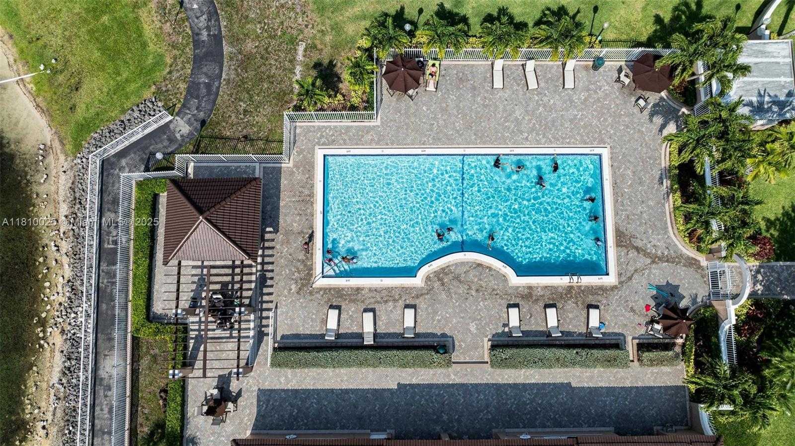 Small Image of 8279 NORTH WEST 199TH ST, Hialeah Number 44