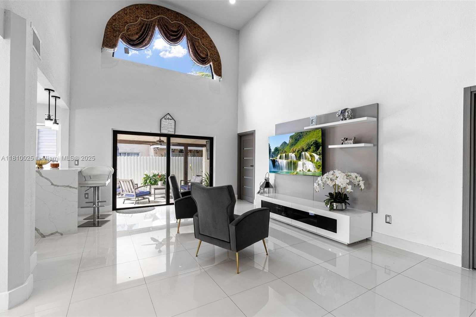 Small Image of 8279 NORTH WEST 199TH ST, Hialeah Number 5