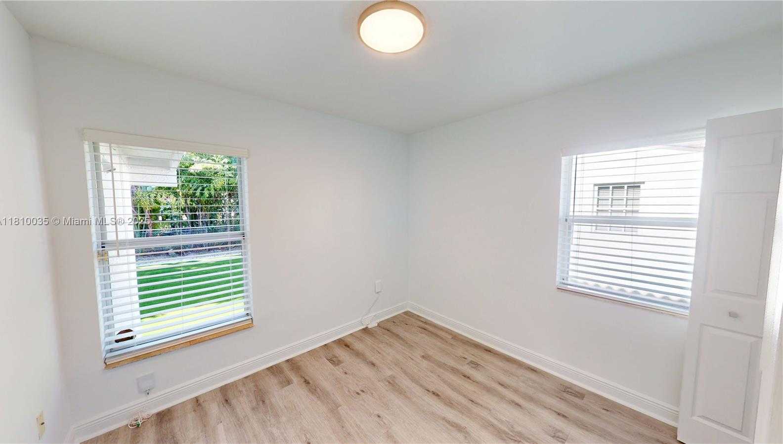 Small Image of 7 MONTILLA AVE, Coral Gables Number 23