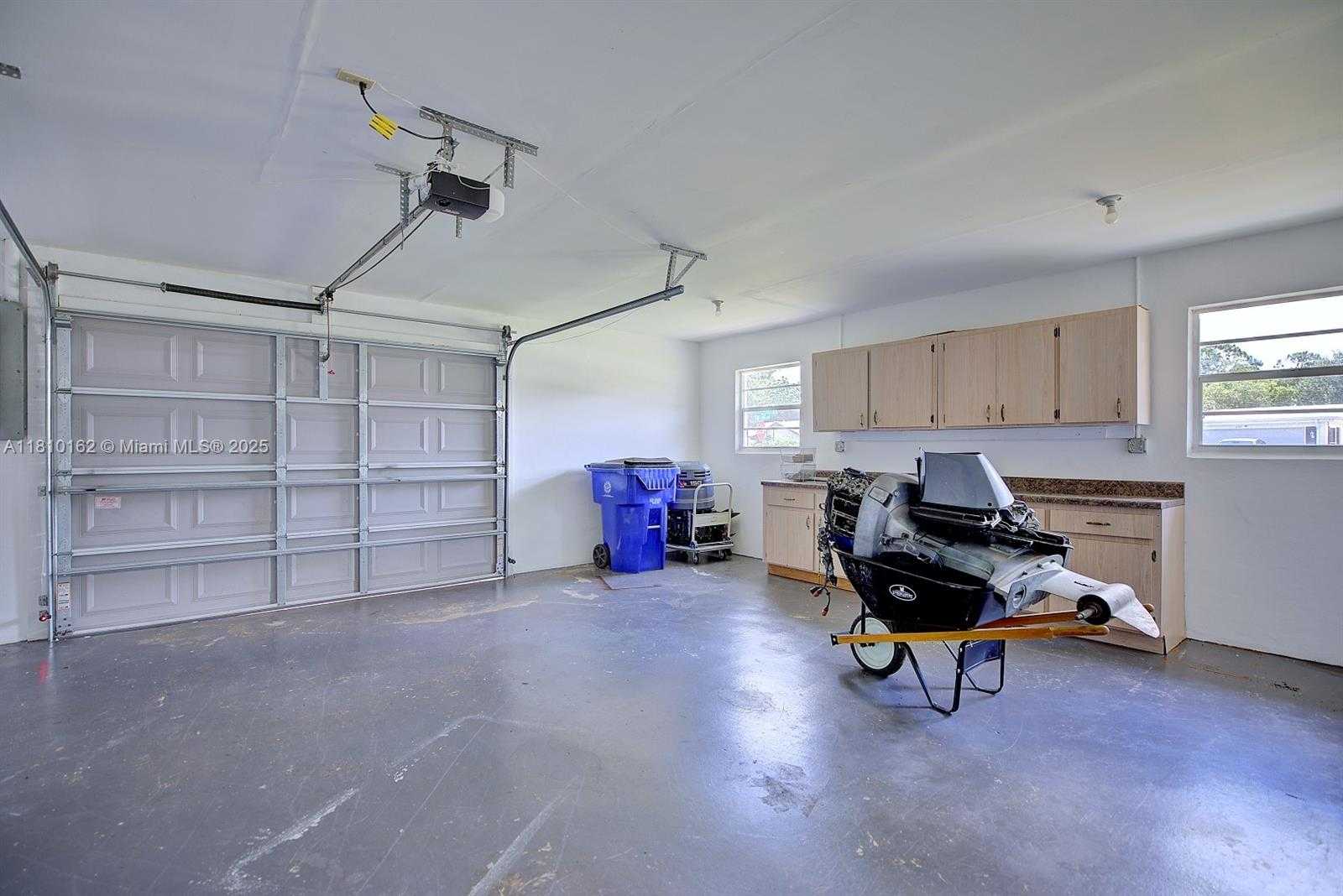 Small Image of 100 HONEYSUCKLE LN, Lake Placid Number 16