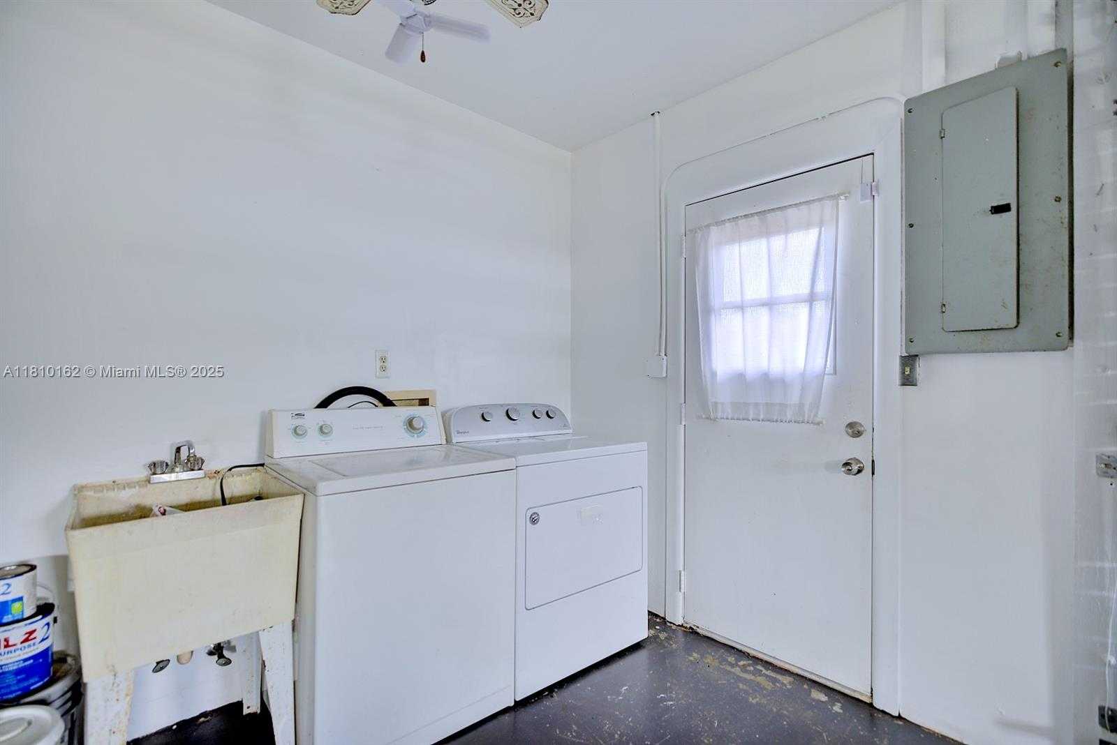 Small Image of 100 HONEYSUCKLE LN, Lake Placid Number 17