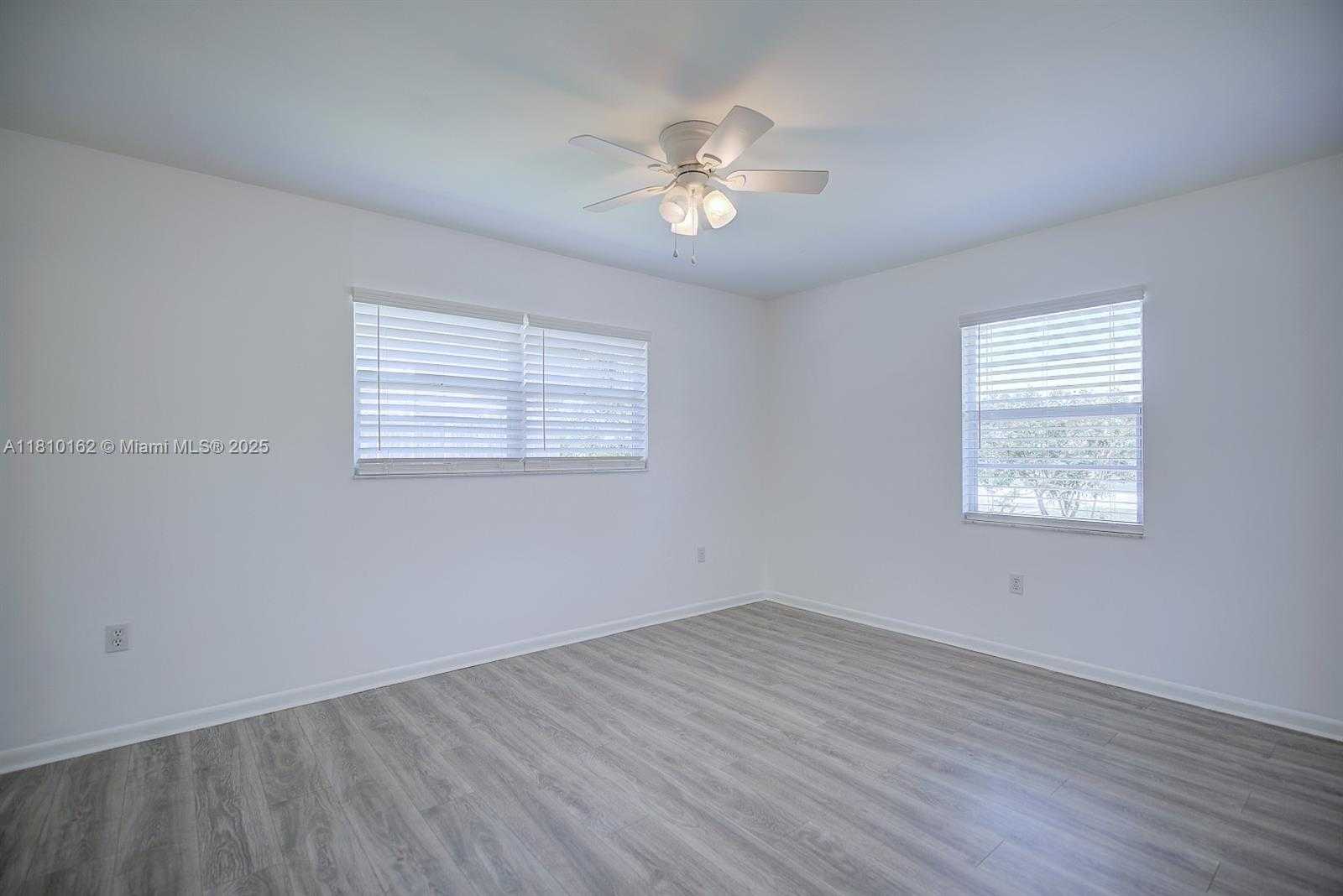 Small Image of 100 HONEYSUCKLE LN, Lake Placid Number 18