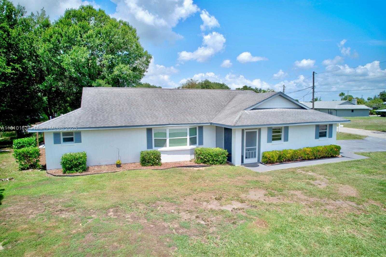 Small Image of 100 HONEYSUCKLE LN, Lake Placid Number 2
