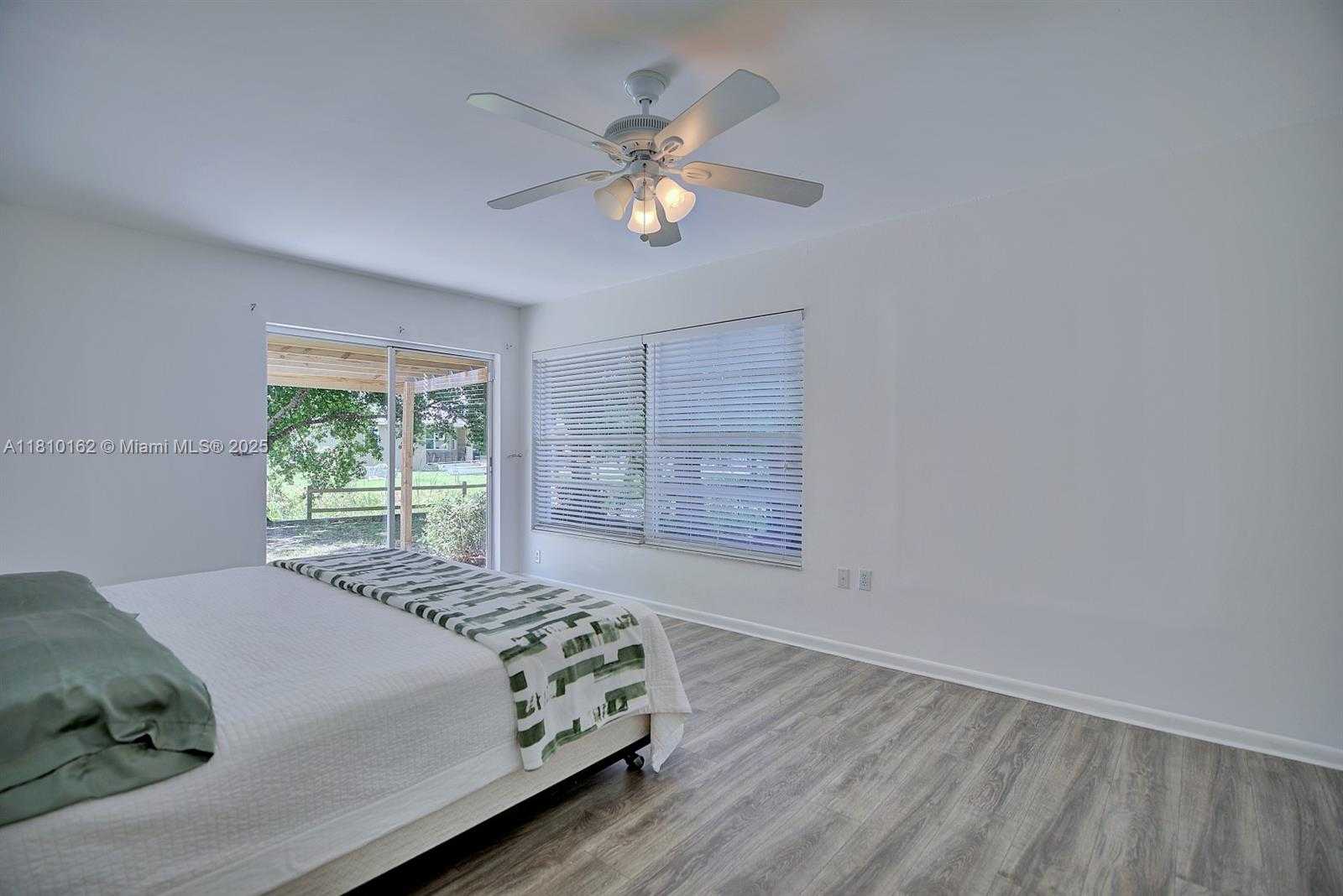 Small Image of 100 HONEYSUCKLE LN, Lake Placid Number 21