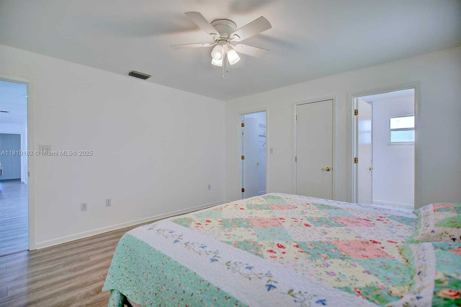 Small Image of 100 HONEYSUCKLE LN, Lake Placid Number 26