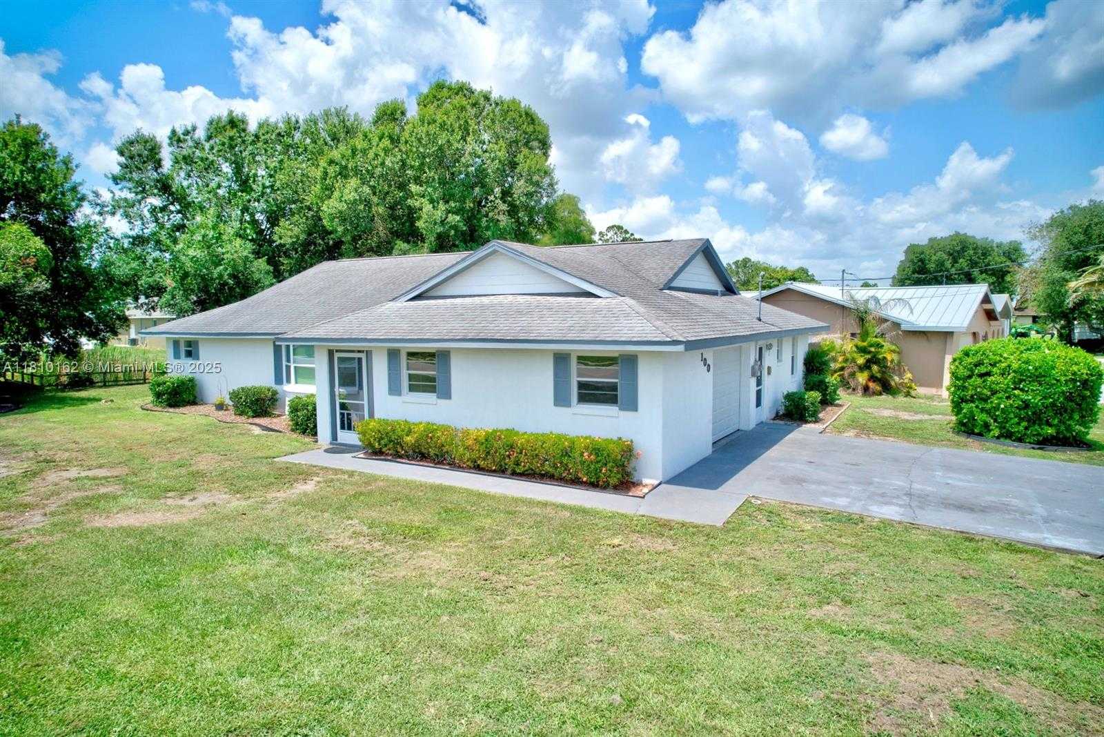 Small Image of 100 HONEYSUCKLE LN, Lake Placid Number 3