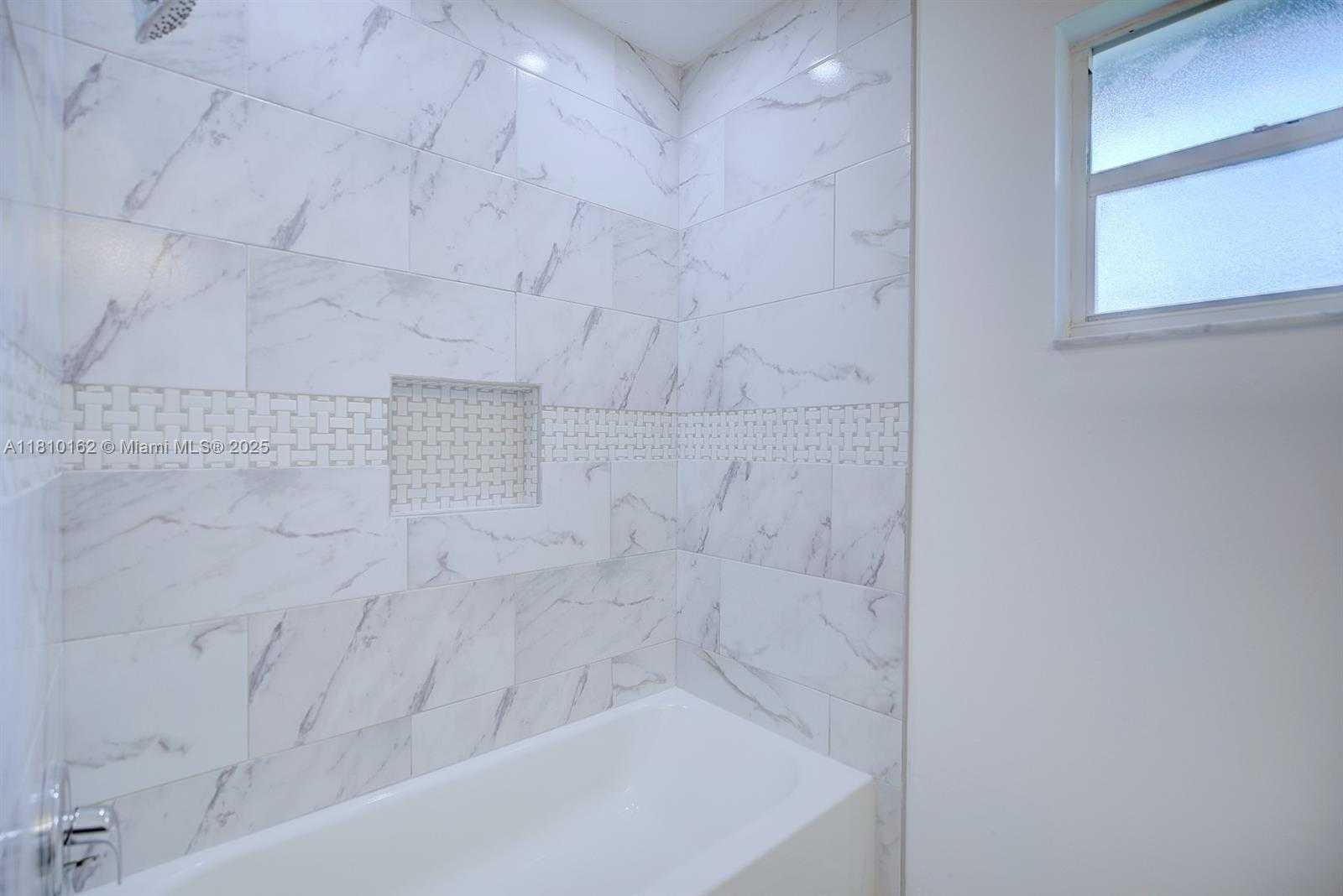 Small Image of 100 HONEYSUCKLE LN, Lake Placid Number 30