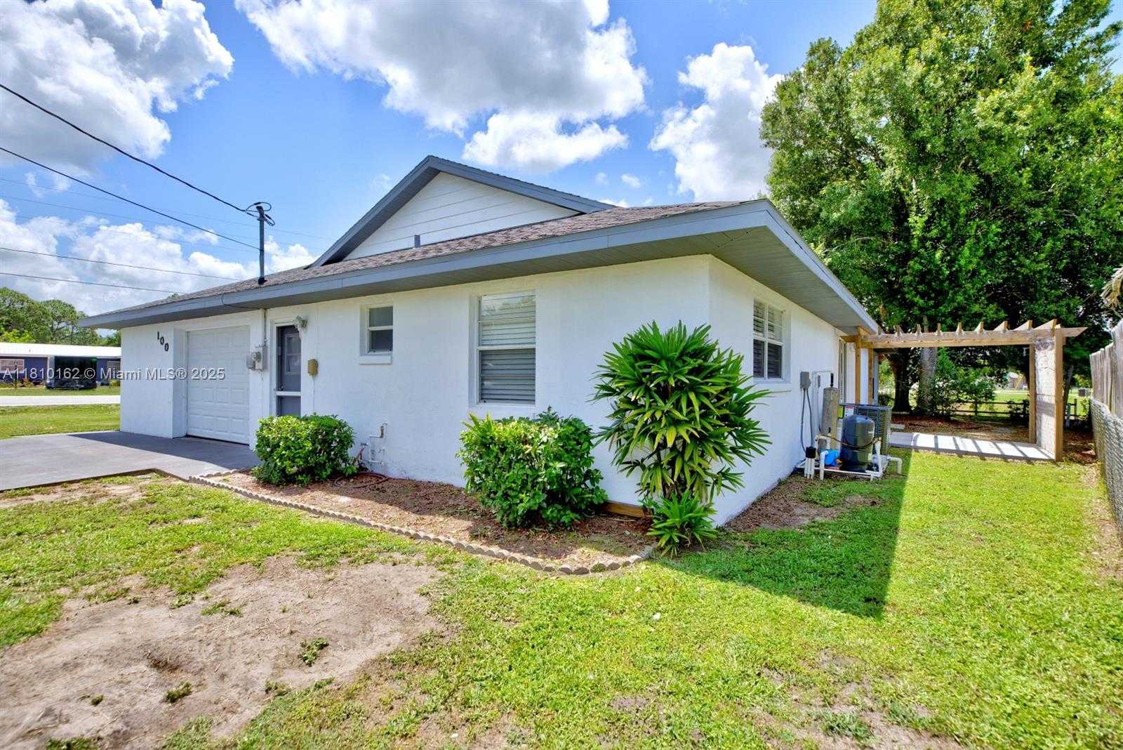 Small Image of 100 HONEYSUCKLE LN, Lake Placid Number 32