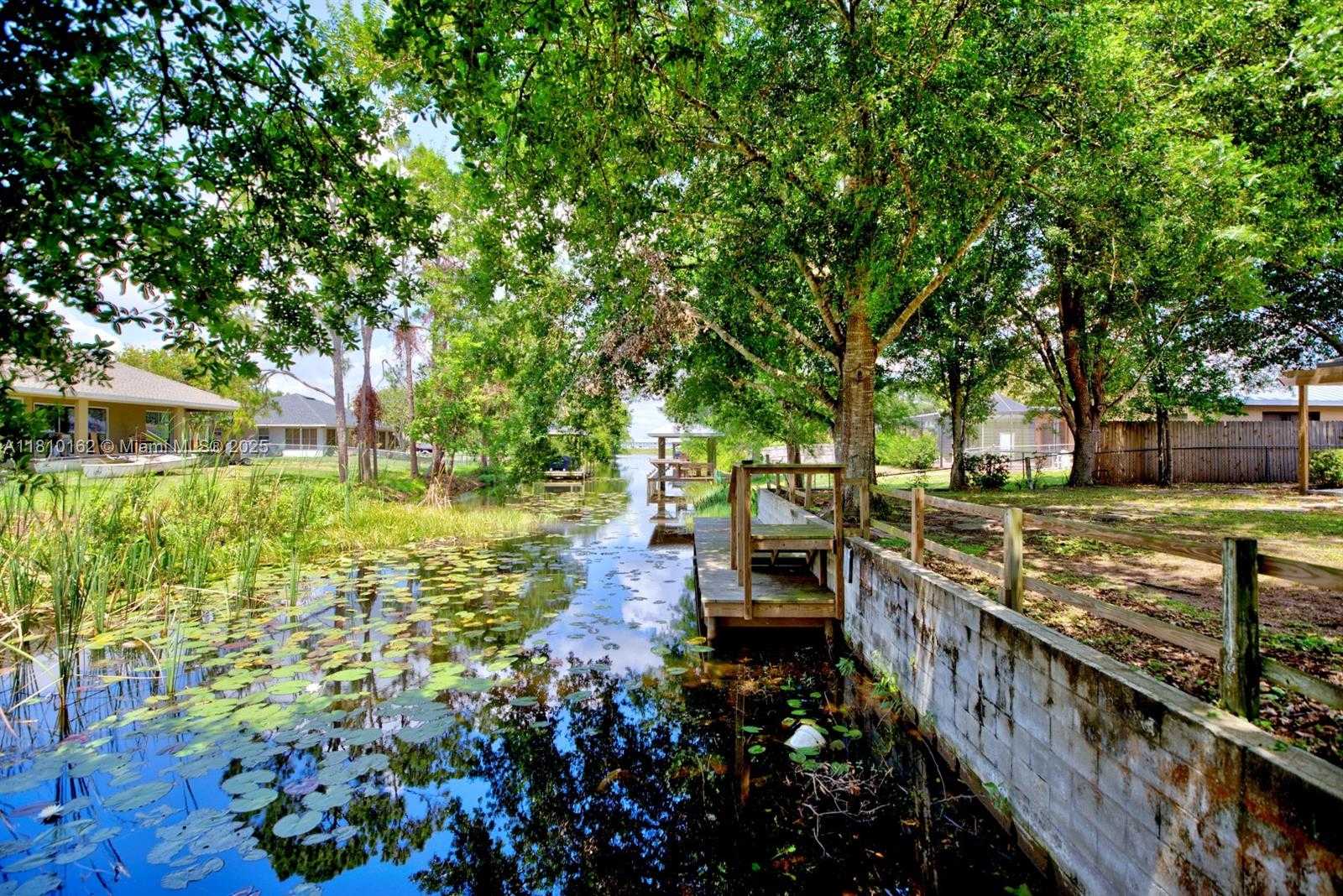 Small Image of 100 HONEYSUCKLE LN, Lake Placid Number 33
