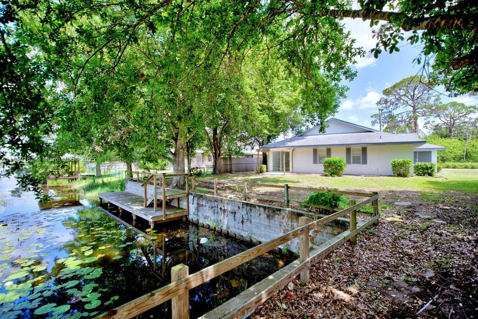 Small Image of 100 HONEYSUCKLE LN, Lake Placid Number 34
