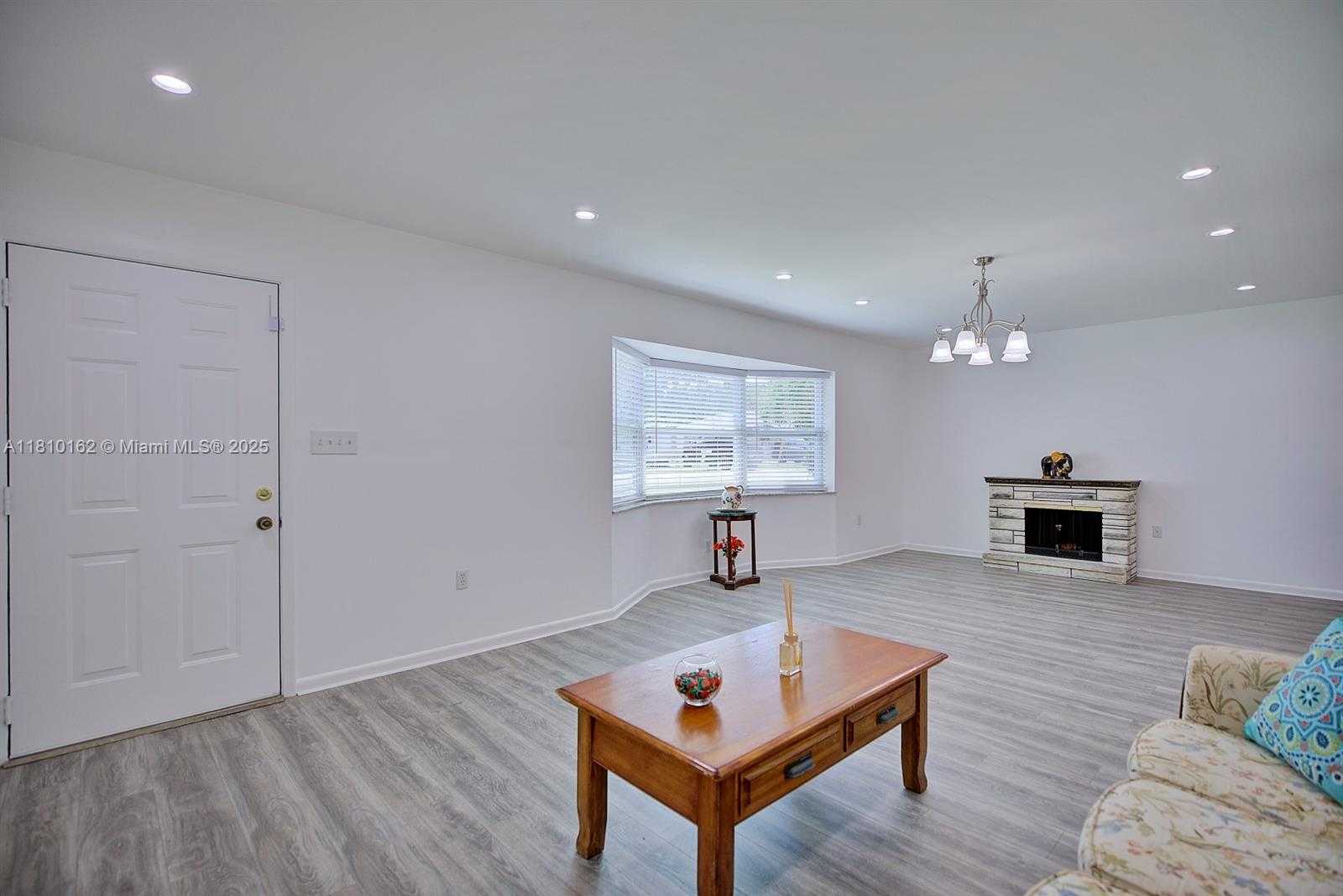 Small Image of 100 HONEYSUCKLE LN, Lake Placid Number 6