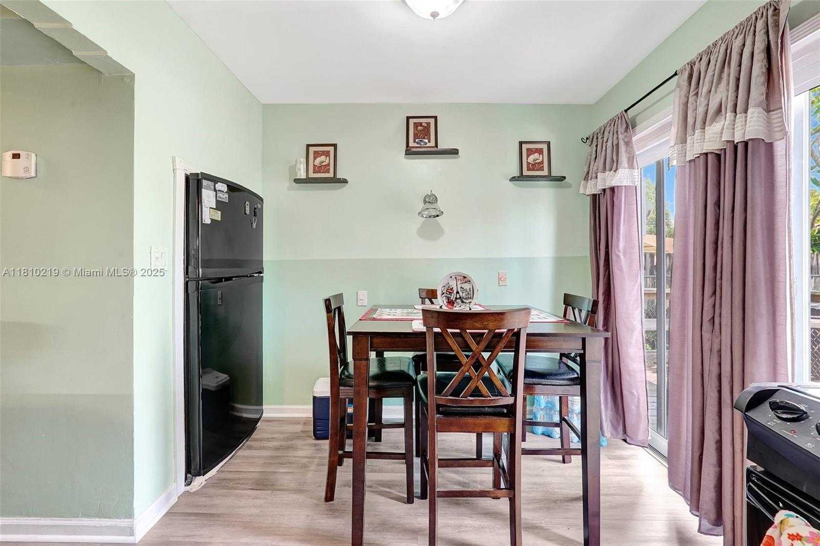 Small Image of 2609 ARTHUR ST, Hollywood Number 12