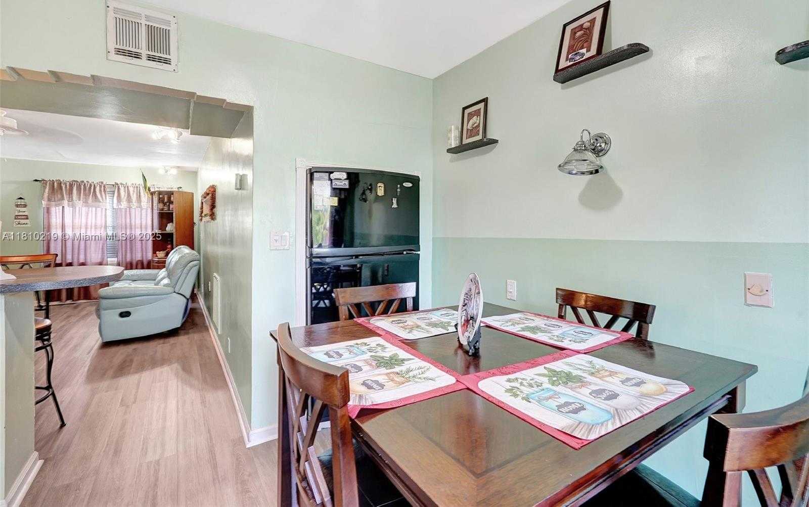 Small Image of 2609 ARTHUR ST, Hollywood Number 13