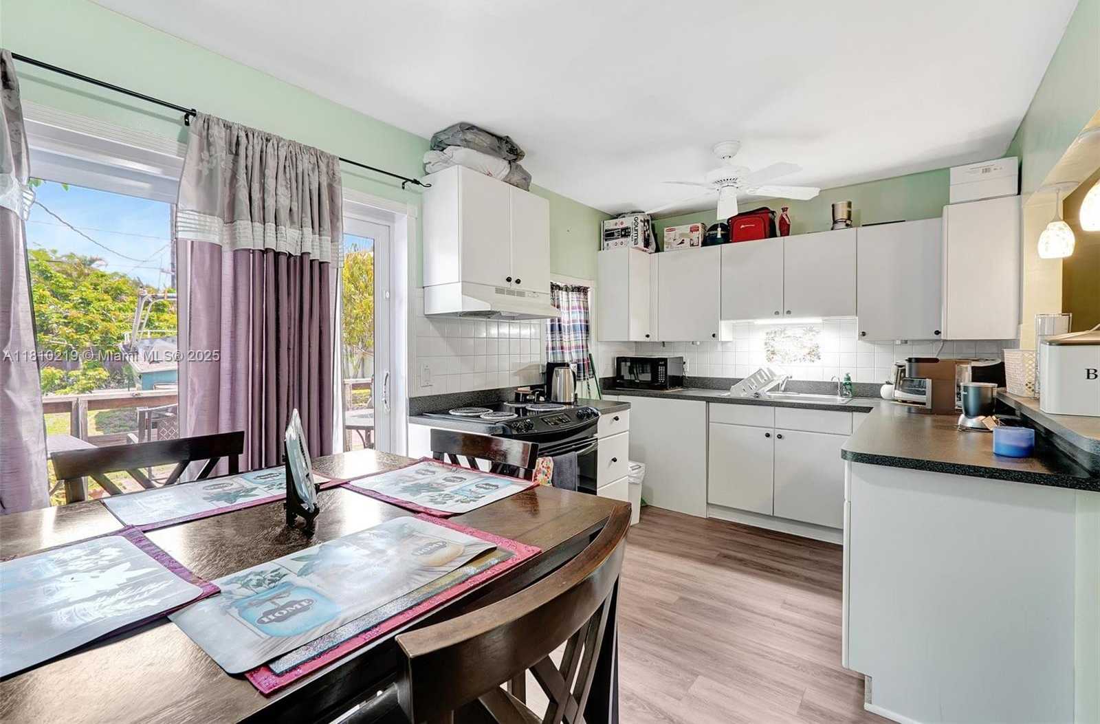 Small Image of 2609 ARTHUR ST, Hollywood Number 14