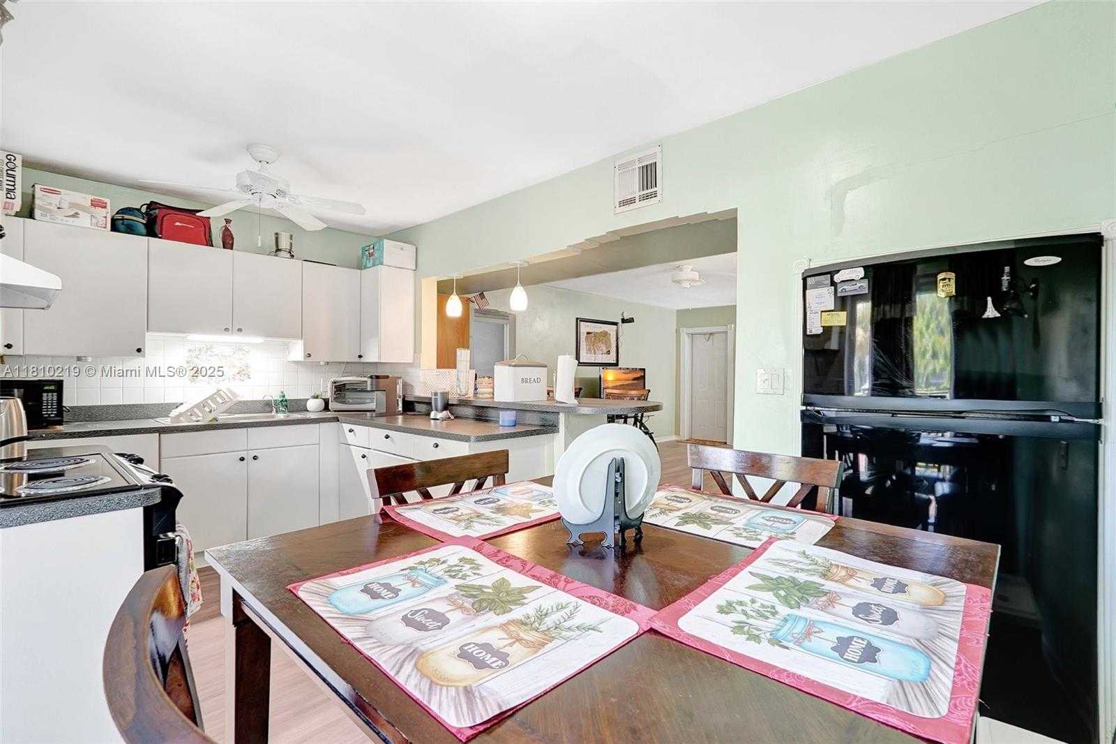 Small Image of 2609 ARTHUR ST, Hollywood Number 15