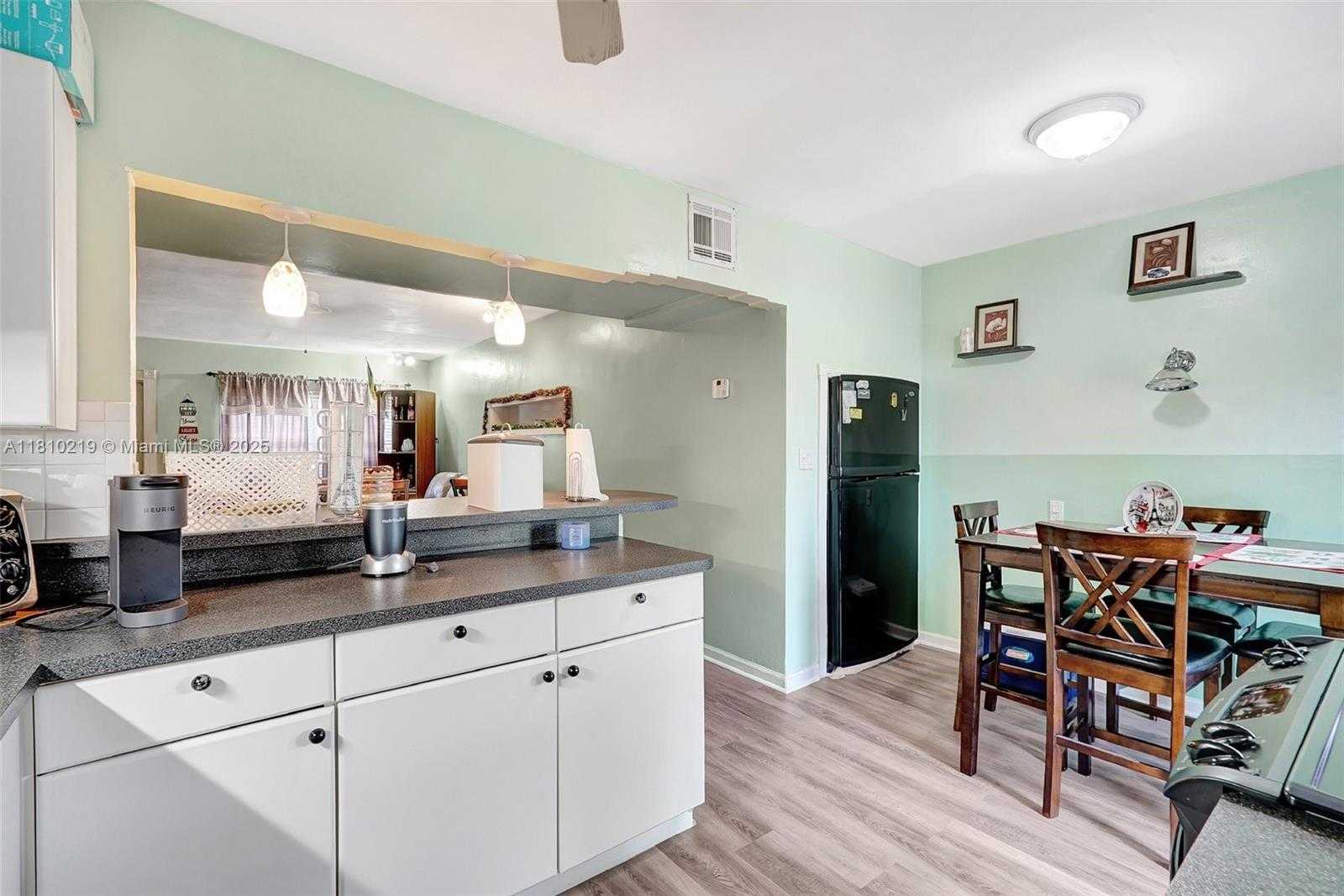 Small Image of 2609 ARTHUR ST, Hollywood Number 17