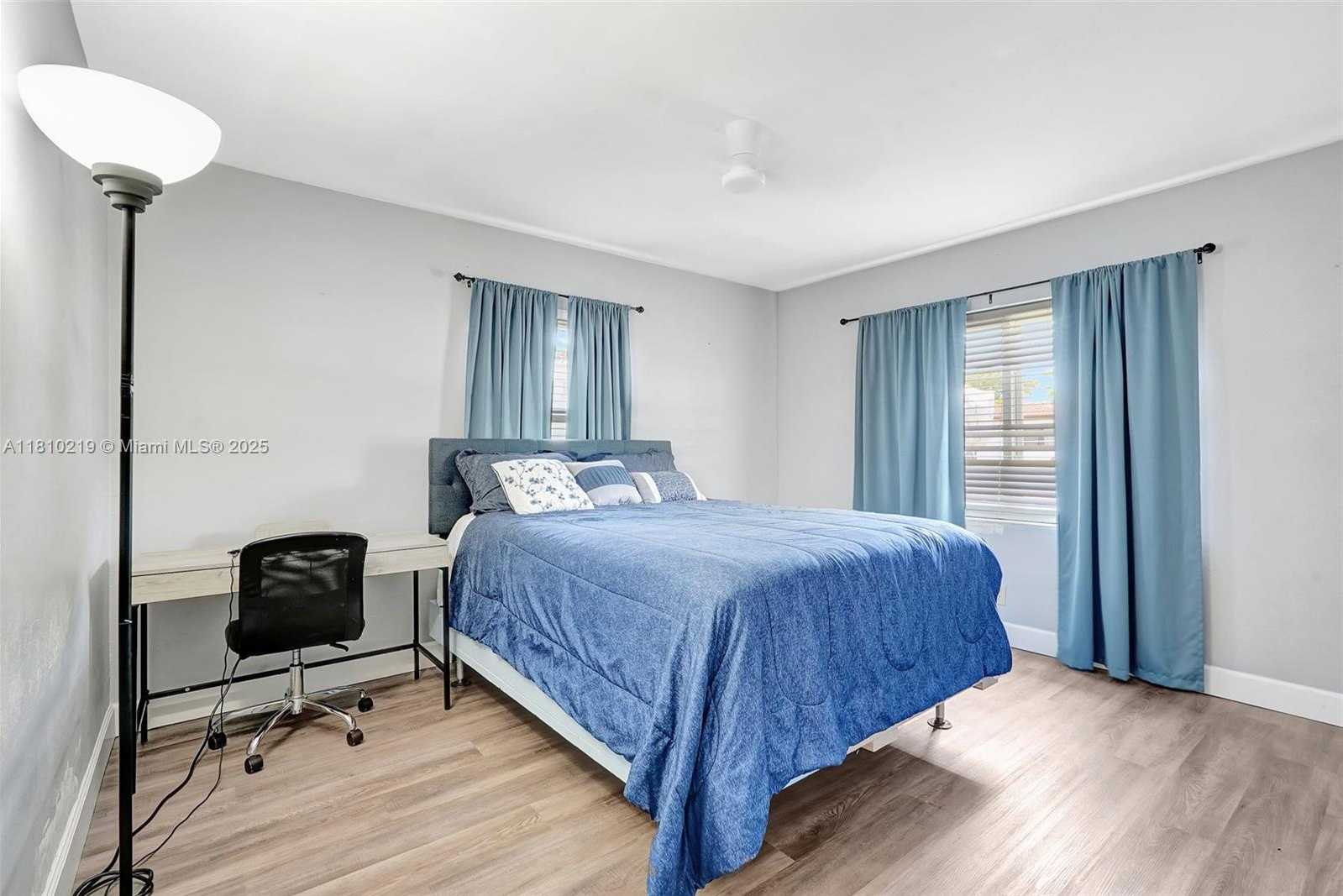Small Image of 2609 ARTHUR ST, Hollywood Number 18