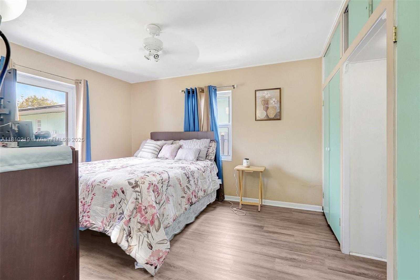 Small Image of 2609 ARTHUR ST, Hollywood Number 21