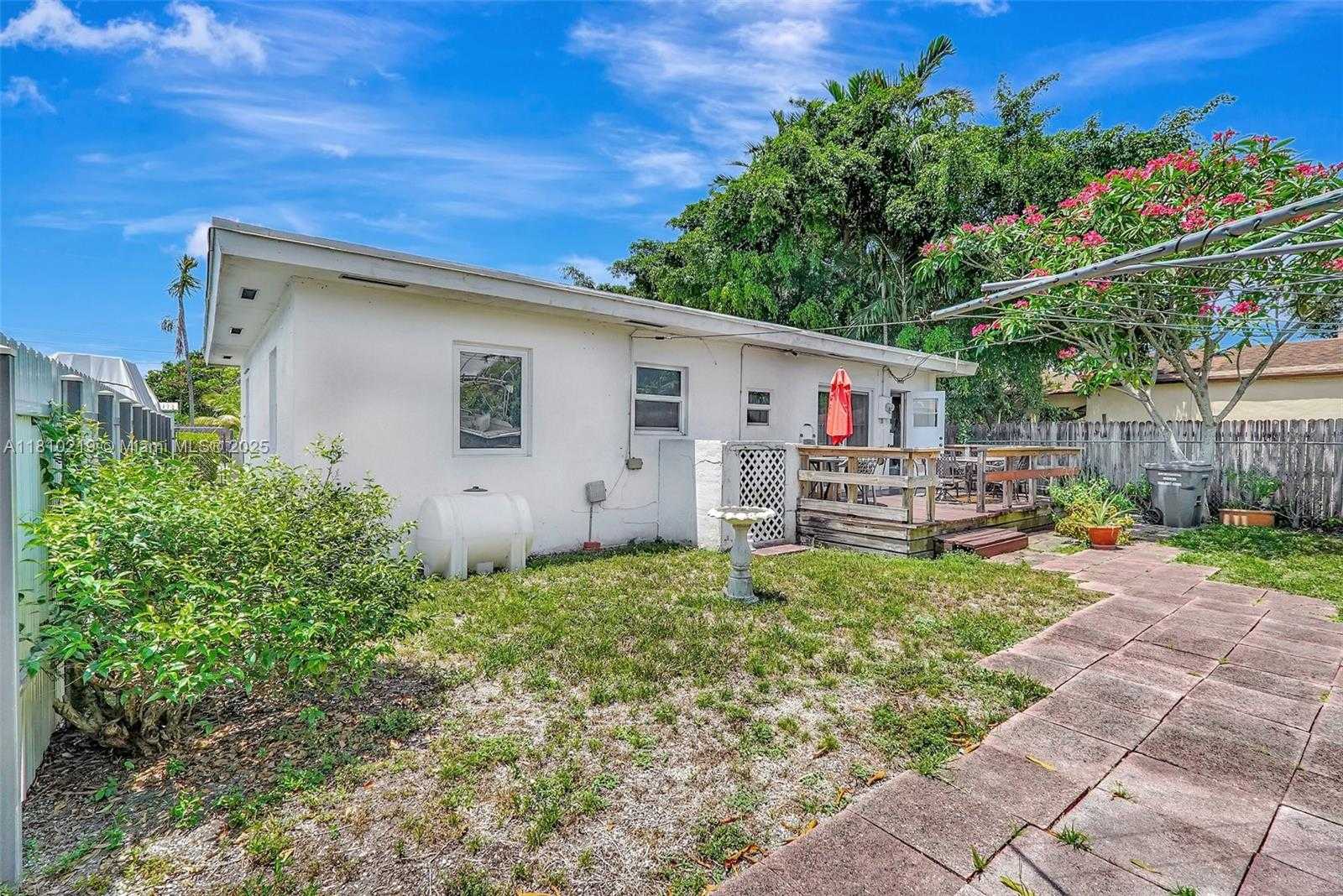 Small Image of 2609 ARTHUR ST, Hollywood Number 32
