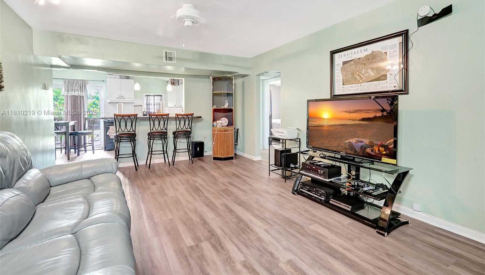 Small Image of 2609 ARTHUR ST, Hollywood Number 4