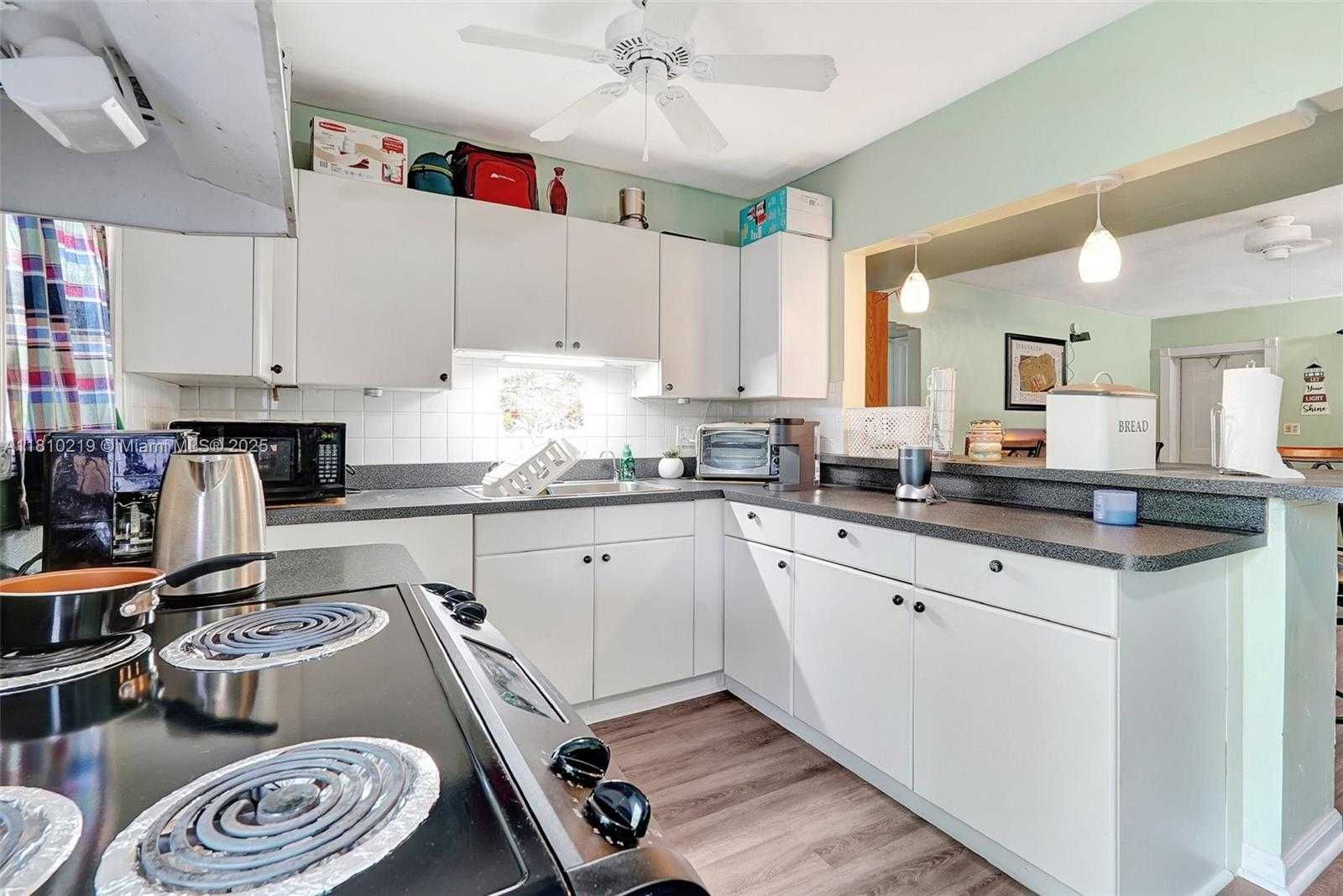 Small Image of 2609 ARTHUR ST, Hollywood Number 5