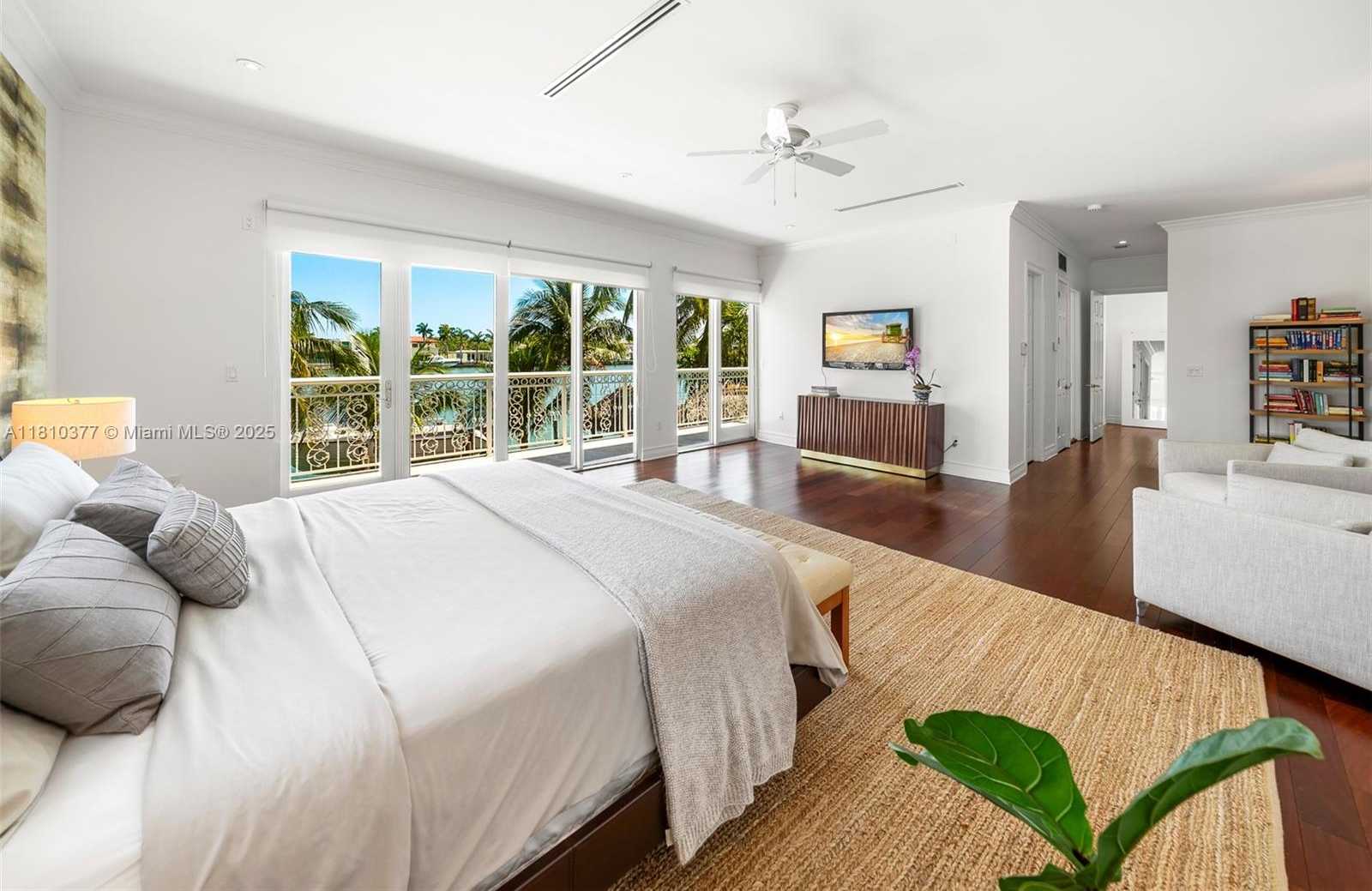 Small Image of 425 NORTH SHORE DR, Miami Beach Number 19