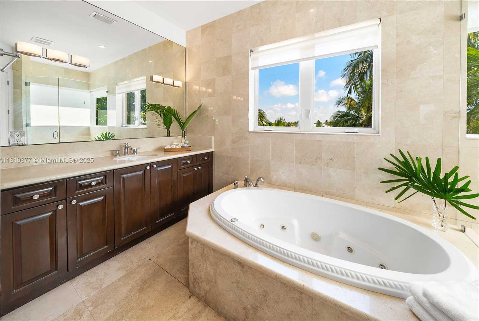 Small Image of 425 NORTH SHORE DR, Miami Beach Number 23