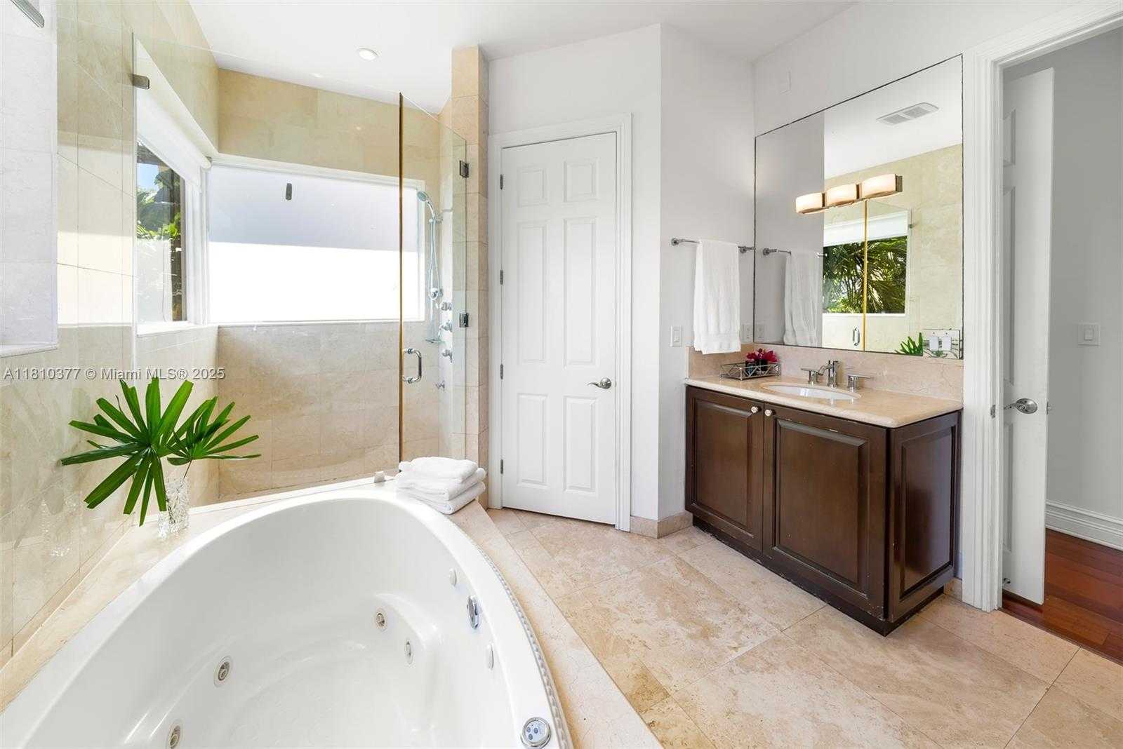 Small Image of 425 NORTH SHORE DR, Miami Beach Number 24