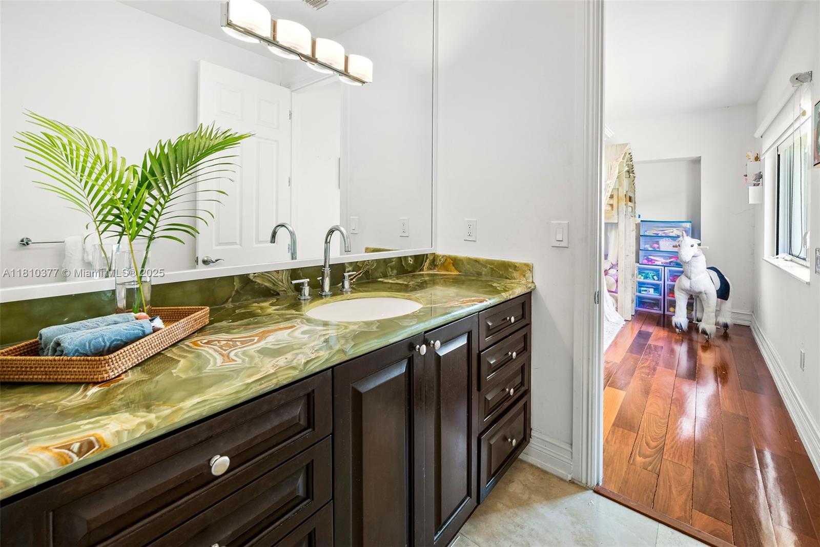 Small Image of 425 NORTH SHORE DR, Miami Beach Number 28